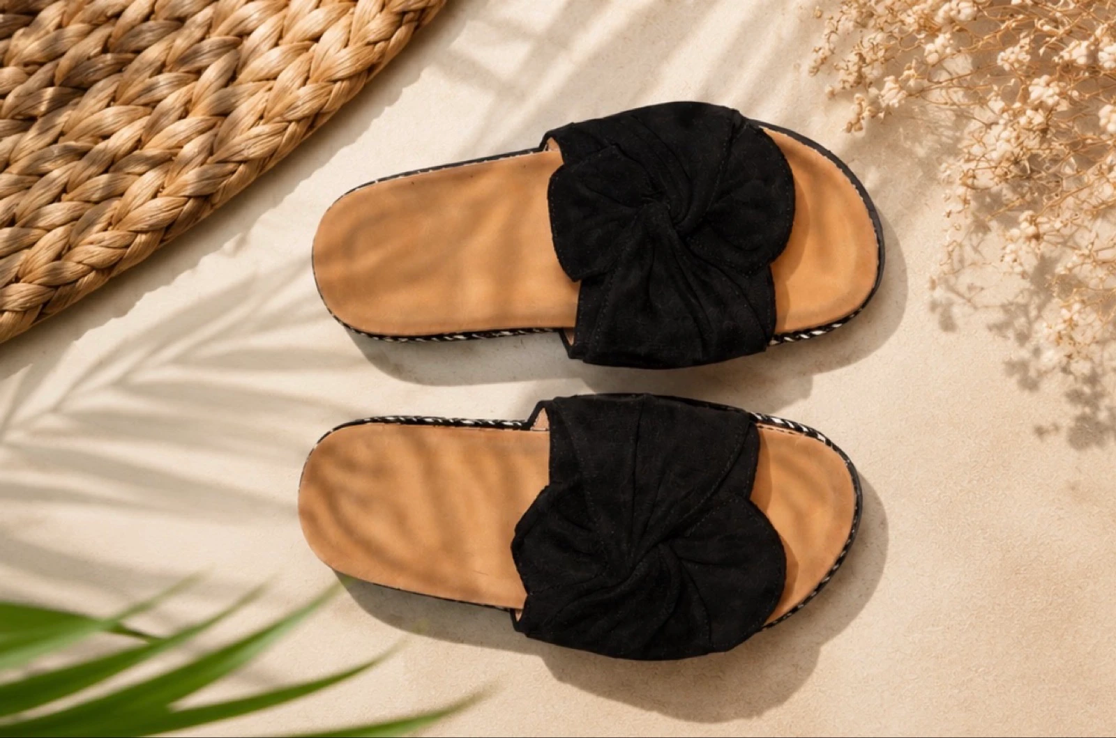 Sandalias negras con lazo